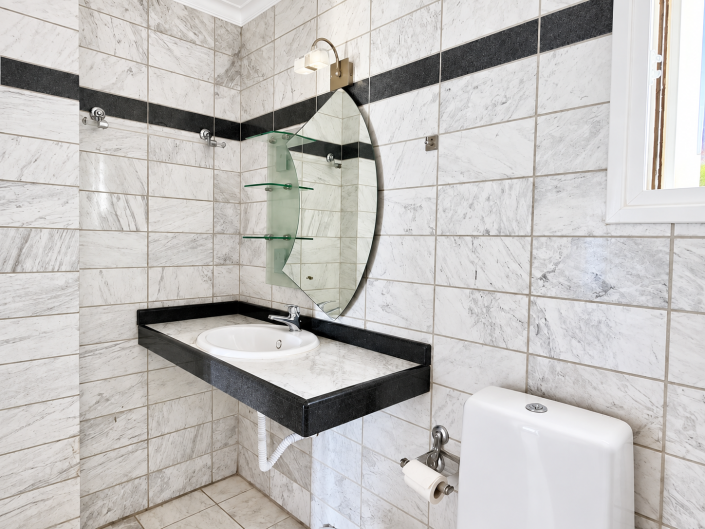 Image No.18-2 Bed House for sale