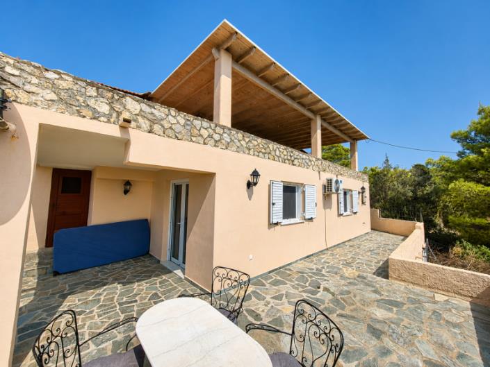 Image No.5-2 Bed House for sale