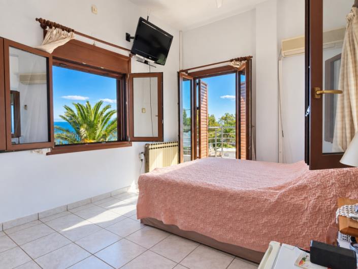 Image No.16-4 Bed House for sale