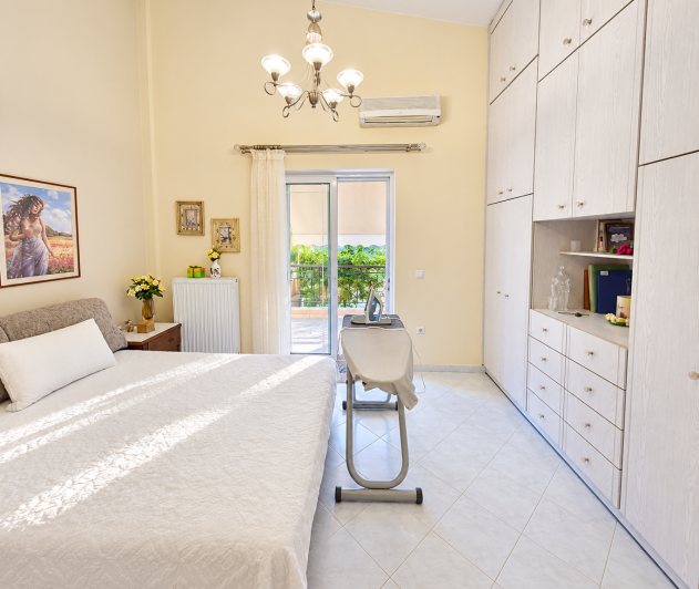 Image No.12-2 Bed House for sale