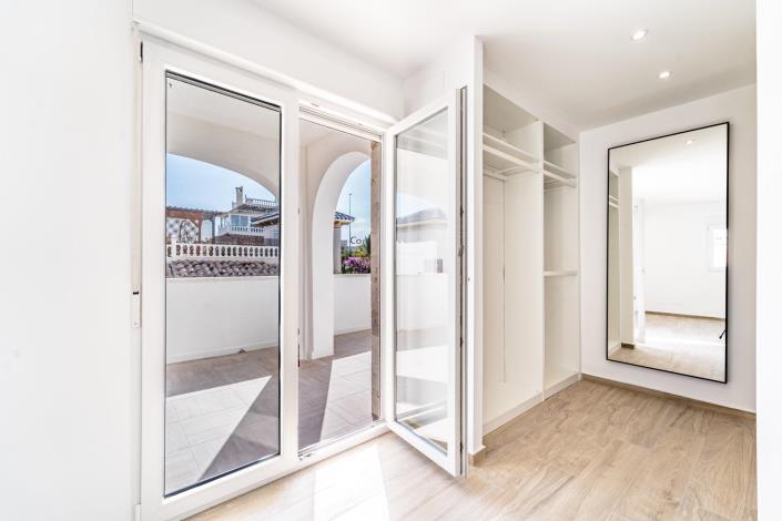 Image No.12-3 Bed Villa / Detached for sale