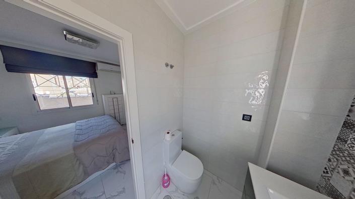 Image No.20-3 Bed Townhouse for sale