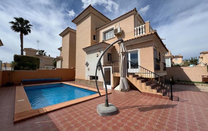 Image No.1-3 Bed Villa / Detached for sale
