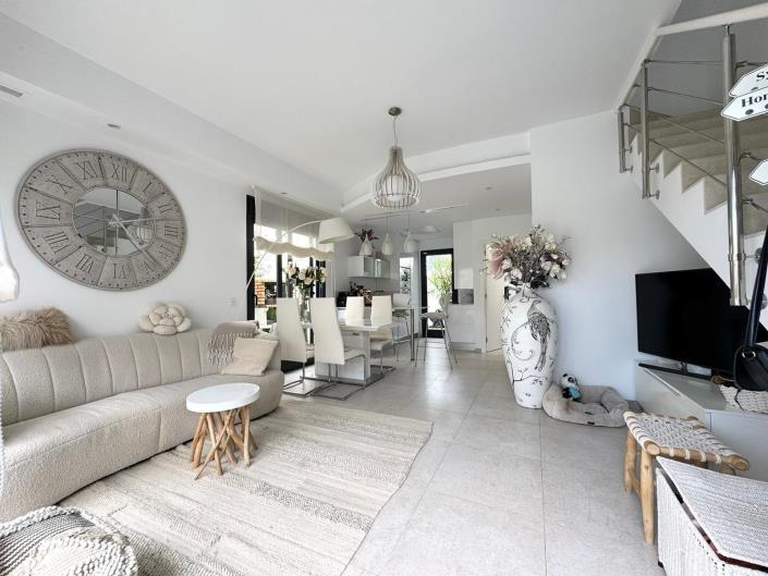 Image No.1-3 Bed Villa / Detached for sale