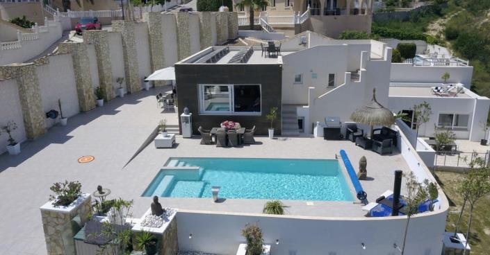 Image No.1-6 Bed Villa / Detached for sale