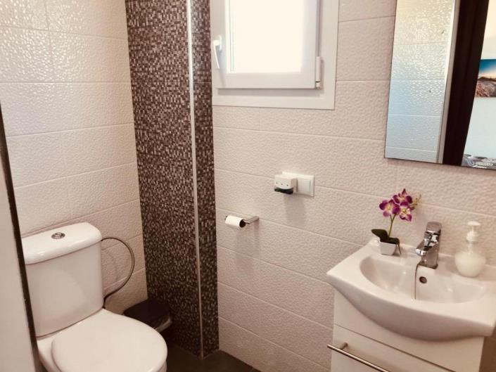 Image No.37-6 Bed Villa / Detached for sale