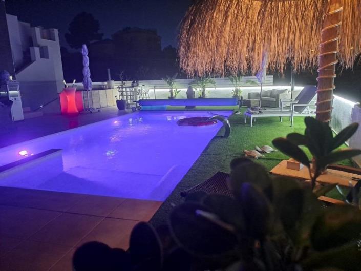 Image No.41-6 Bed Villa / Detached for sale