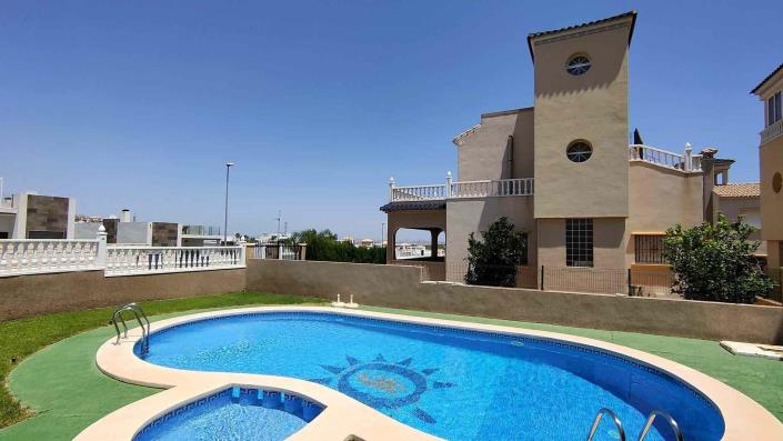 Image No.1-4 Bed Townhouse for sale