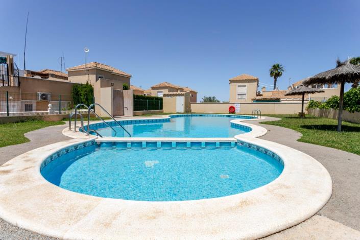 Image No.1-Maison de ville de 2 chambres à vendre à Torrevieja