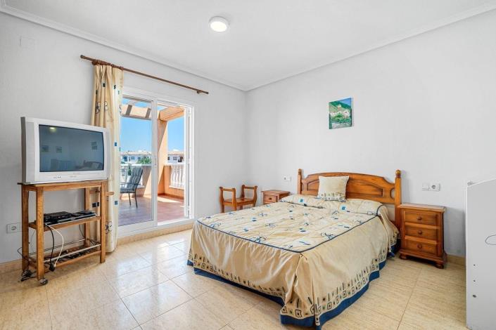 Image No.18-3 Bed Townhouse for sale