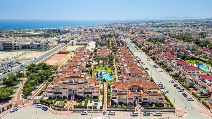 Image No.37-3 Bed Townhouse for sale