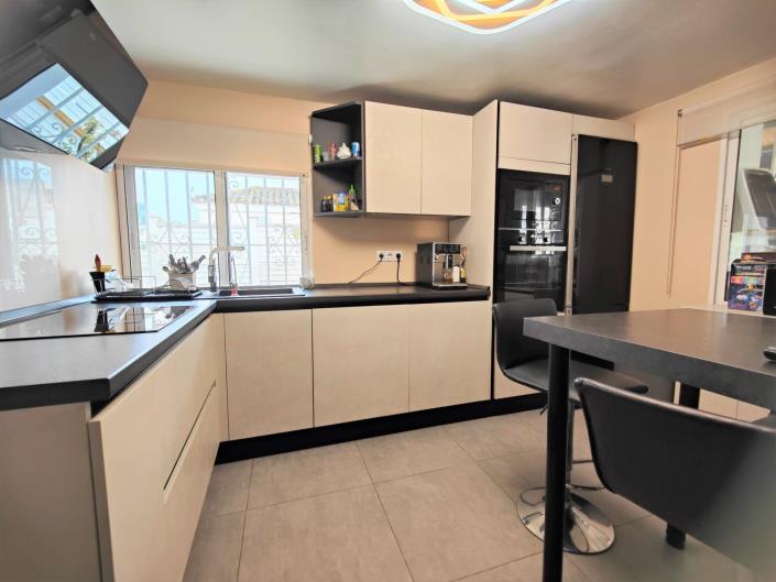 Image No.2-Villa de 4 chambres à vendre à Torremolinos