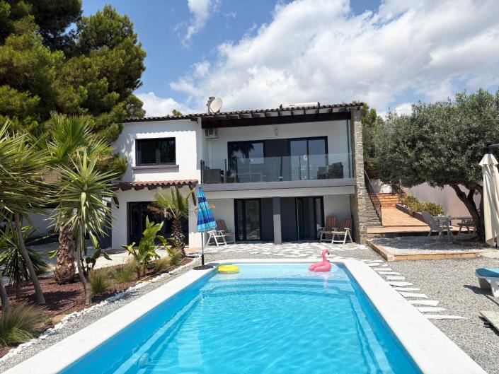 Image No.1-5 Bed Villa / Detached for sale