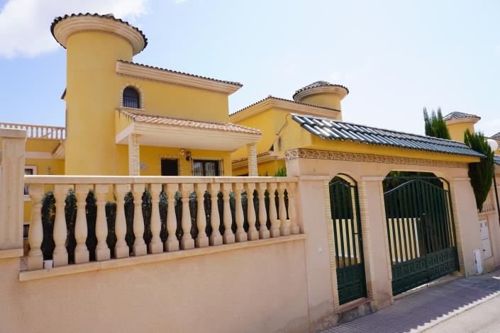 Image No.3-3 Bed Villa for sale