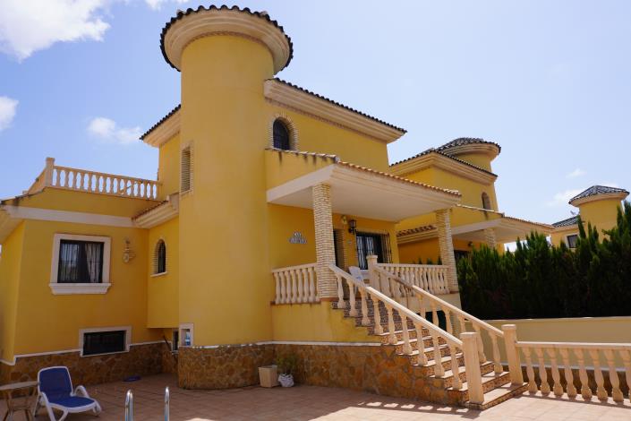 Image No.2-3 Bed Villa for sale
