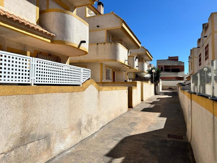 Image No.8-3 Bed Townhouse for sale