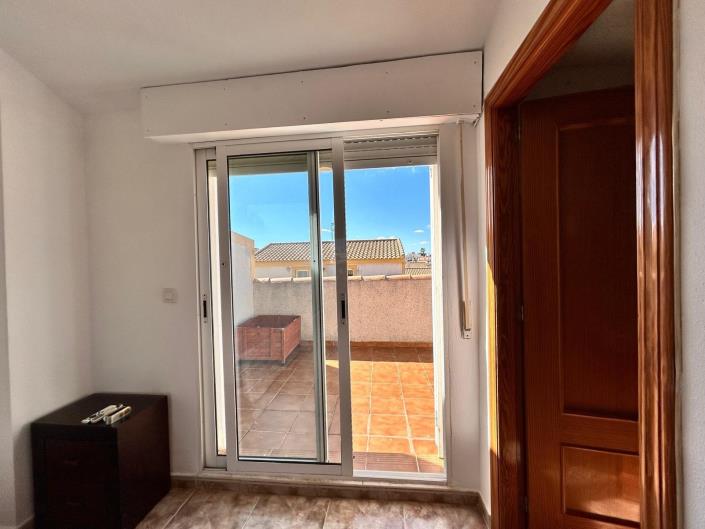 Image No.20-3 Bed Townhouse for sale