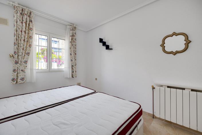 Image No.30-3 Bed Townhouse for sale