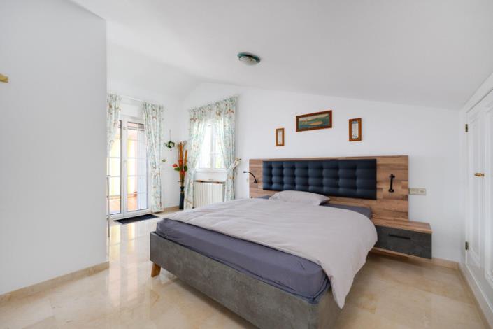 Image No.34-3 Bed Townhouse for sale