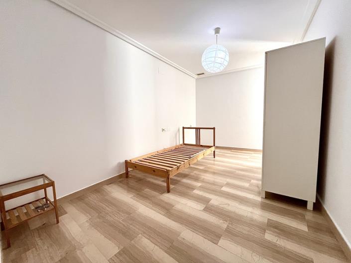 Image No.13-4 Bed Apartment for sale