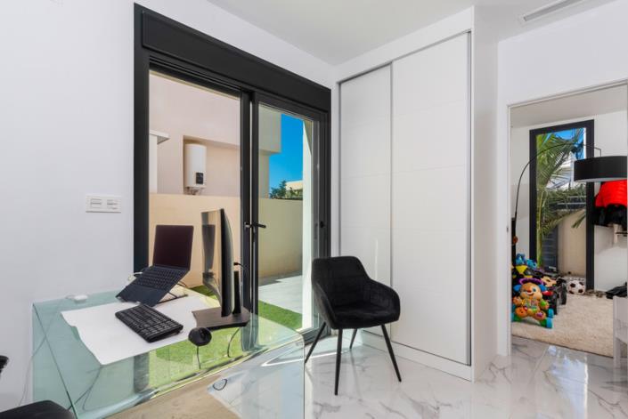 Image No.17-3 Bed Villa for sale