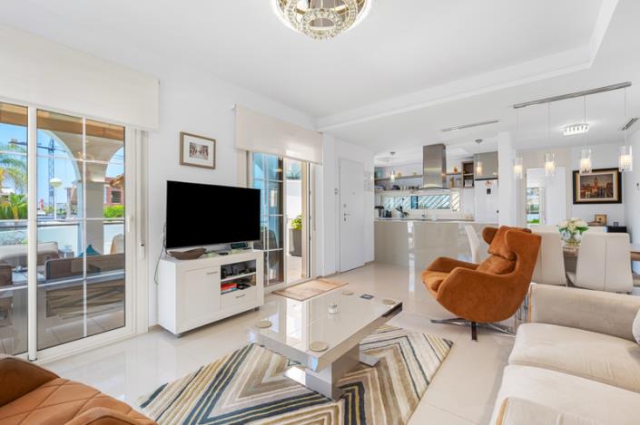 Image No.6-3 Bed Villa for sale