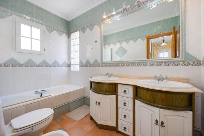 Image No.32-3 Bed Villa / Detached for sale