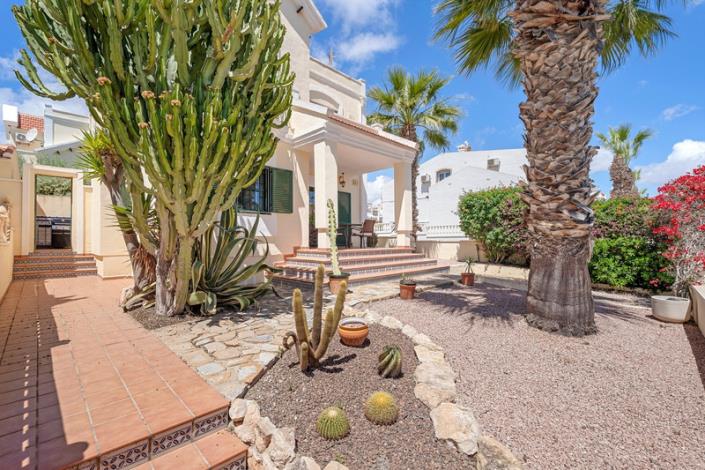 Image No.1-3 Bed Villa / Detached for sale
