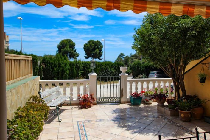 Image No.1-4 Bed Bungalow for sale