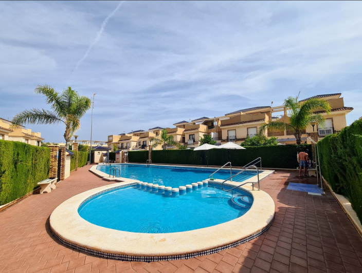 Image No.13-3 Bed Townhouse for sale