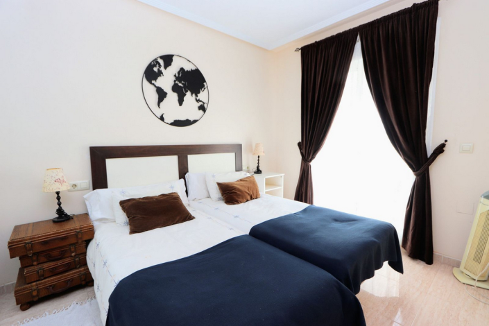 Image No.26-3 Bed Townhouse for sale