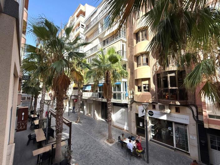 Image No.1-4 Bed Apartment for sale
