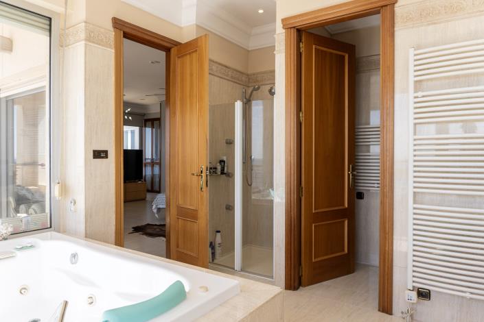 Image No.24-6 Bed Penthouse for sale