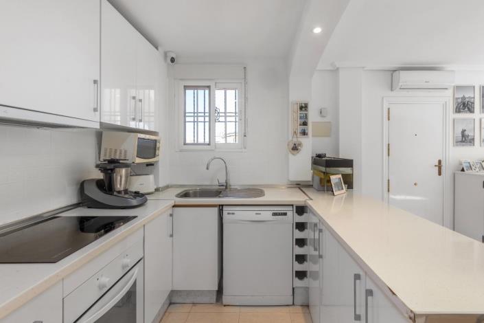 Image No.16-2 Bed Semi-Detached for sale