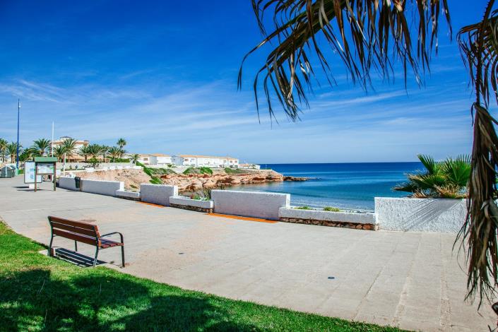 Image No.1-3 Bed Villa / Detached for sale