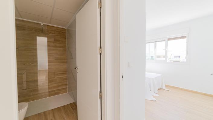 Image No.20-2 Bed Bungalow for sale