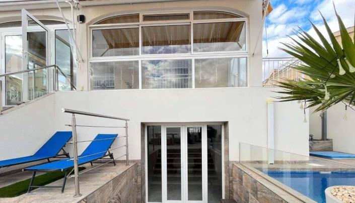 Image No.15-3 Bed Villa for sale