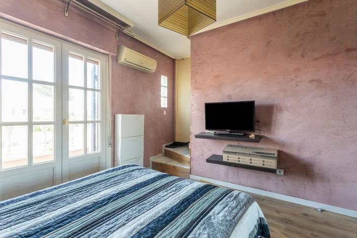 Image No.18-2 Bed Townhouse for sale