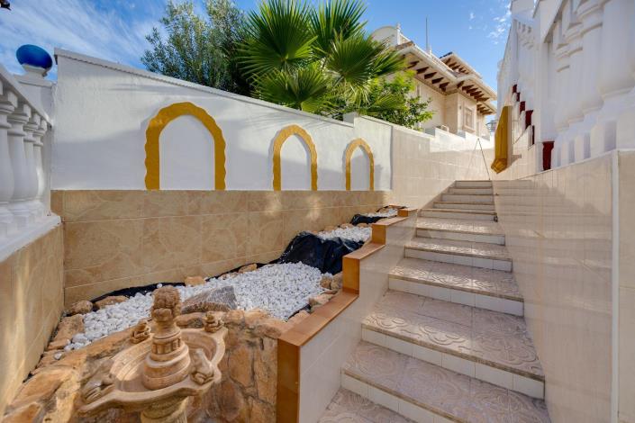 Image No.10-4 Bed Villa / Detached for sale