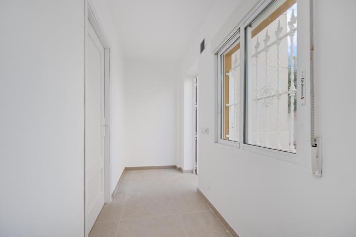 Image No.24-4 Bed Villa / Detached for sale