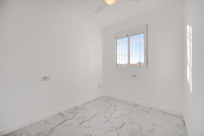 Image No.45-4 Bed Villa / Detached for sale