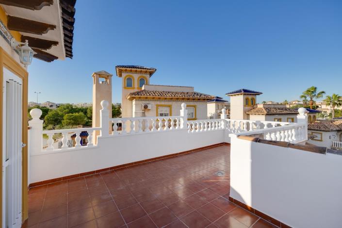 Image No.49-4 Bed Villa / Detached for sale