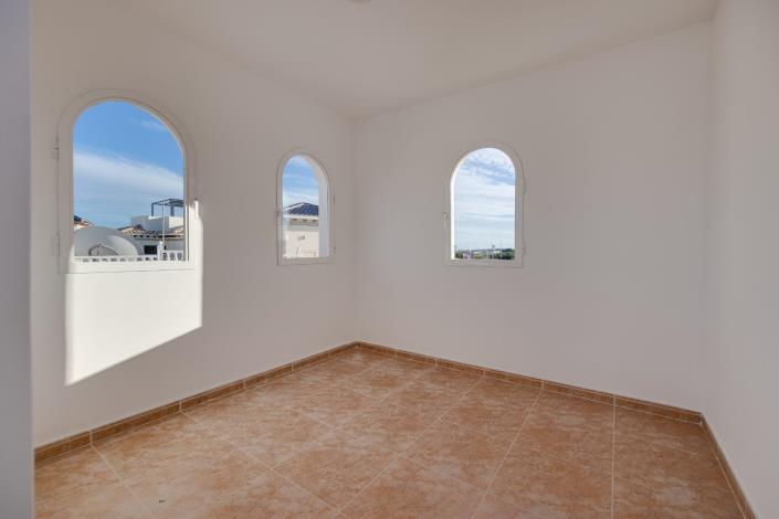 Image No.52-4 Bed Villa / Detached for sale