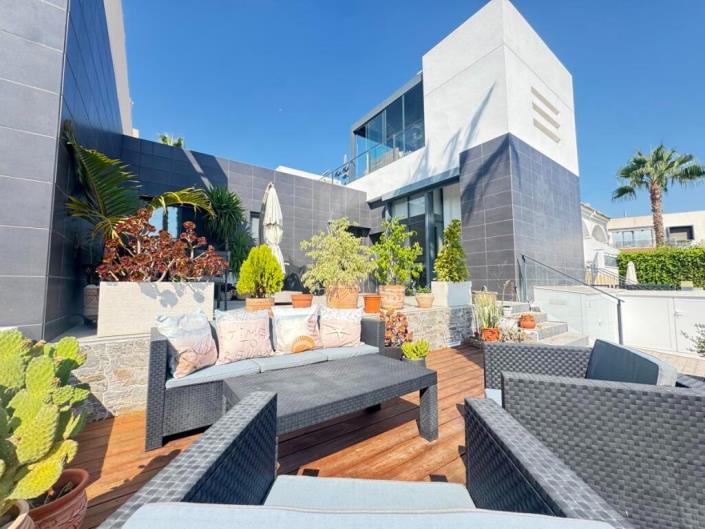 Image No.1-3 Bed Townhouse for sale