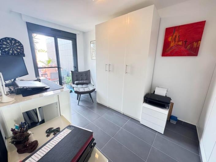 Image No.18-3 Bed Townhouse for sale