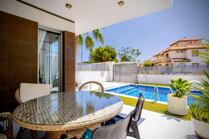 Image No.3-3 Bed Villa / Detached for sale