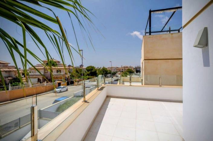 Image No.8-3 Bed Villa / Detached for sale