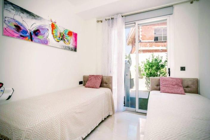 Image No.16-3 Bed Villa / Detached for sale