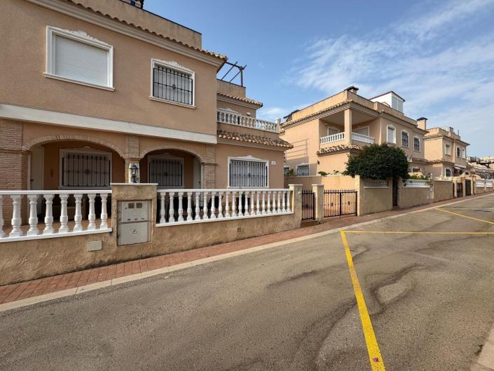 Image No.5-3 Bed Townhouse for sale