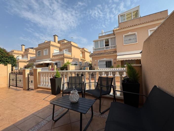 Image No.15-3 Bed Townhouse for sale